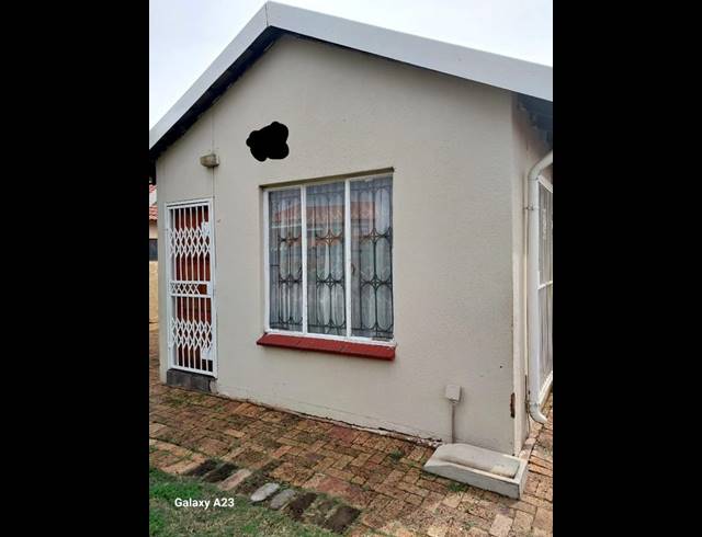 3 BEDROOM HOUSE FOR SALE IN KARENPARK